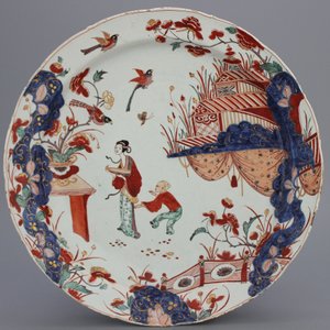 Grand plat en faïence de Delft doré, chinoiserie, décor imari, 18e — photo 1