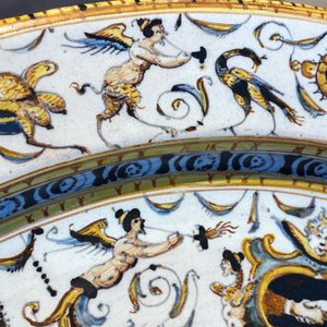 Grand plat en majolique italienne aux armes du Cardinal Toschi, Deruta, daté 1609 — photo 24
