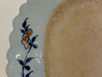 Grand plat en porcelaine de Chine famille rose à décor de feuilles de tabac, Qianlong — photo 7