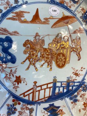 Grand plat en porcelaine de Chine famille verte à décor d'un couple européen dans une calèche, Kangxi — photo 2