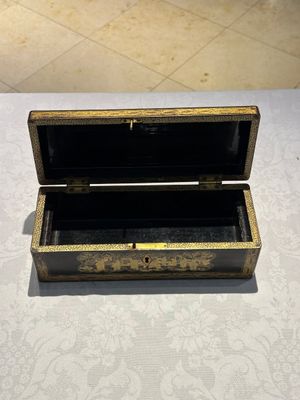 Grand plateau, trois boîtes et un éventail en laque noire et dorée, Canton, Chine, 19ème — photo 51