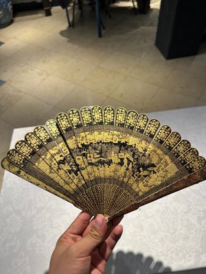 Grand plateau, trois boîtes et un éventail en laque noire et dorée, Canton, Chine, 19ème — photo 55