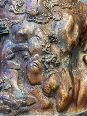 Grand pot à pinceaux en bois huanghuali sculpté à décor taoïste, Chine, 17/18ème — photo 13