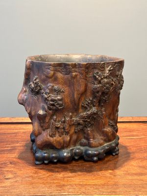 Grand pot à pinceaux en bois huanghuali sculpté à décor taoïste, Chine, 17/18ème — photo 4