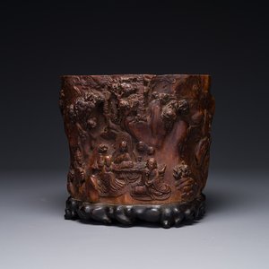 Grand pot à pinceaux en bois huanghuali sculpté à décor taoïste, Chine, 17/18ème — photo 1