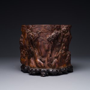 Grand pot à pinceaux en bois huanghuali sculpté à décor taoïste, Chine, 17/18ème — photo 3