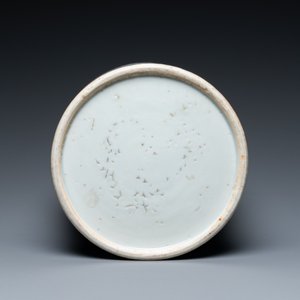 Grand pot à pinceaux en porcelaine de Chine en bleu et blanc à décor d'un paysage montagneux, 18ème — photo 6