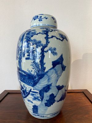Grand pot couvert en porcelaine de Chine en bleu et blanc à décor narratif, 19ème — photo 2