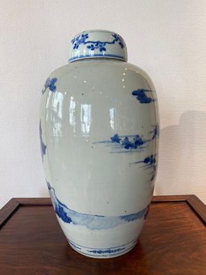 Grand pot couvert en porcelaine de Chine en bleu et blanc à décor narratif, 19ème — photo 3