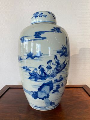 Grand pot couvert en porcelaine de Chine en bleu et blanc à décor narratif, 19ème — photo 4
