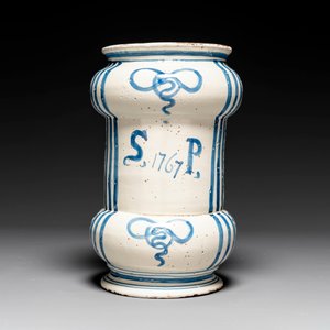Grand pot de pharmacie de type albarello en majolique italienne en bleu, blanc et manganèse, probablement Savone, daté de 1767 — photo 2