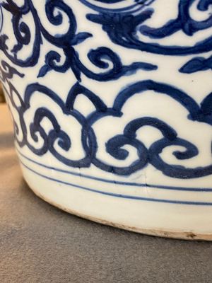 Grand pot en porcelaine de Chine en bleu et blanc à décor de caractères Shou, marque de Wanli mais probablement République — photo 19