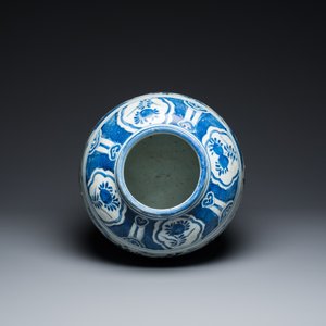 Grand pot en porcelaine de Chine en bleu et blanc à décor d'un faisan, Ming — photo 5