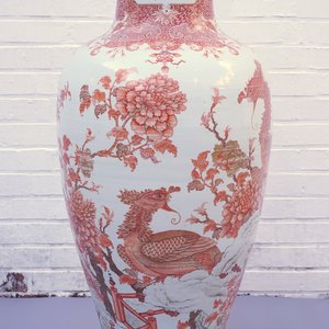 Grand vase chinois aux emaux corails et dorés, à décor de paon, Qianlong 18e — photo 2