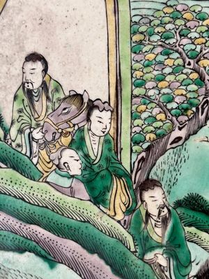 Grand vase de forme carrée en biscuit émaillé vert à décor du roman 'Les Trois Royaumes', Chine, 19ème — photo 17