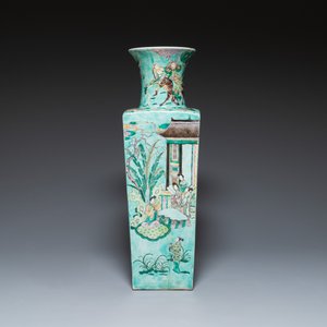 Grand vase de forme carrée en biscuit émaillé vert à décor du roman 'Les Trois Royaumes', Chine, 19ème — photo 4