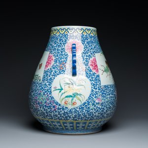 Grand vase de forme 'hu' en porcelaine de Chine doucai-rose à décor de papillons et d'oiseaux, marque et époque de Qianlong — photo 4