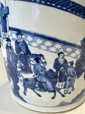 Grand vase de forme roulea en porcelaine de Chine en bleu et blanc à décor de 'Guo Ziyi 郭子儀拜壽', Kangxi — photo 13