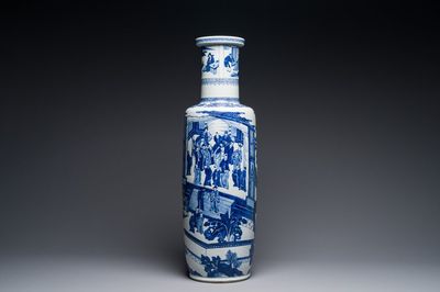 Grand vase de forme roulea en porcelaine de Chine en bleu et blanc à décor de 'Guo Ziyi 郭子儀拜壽', Kangxi