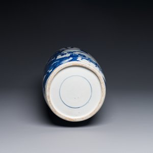 Grand vase de forme roulea en porcelaine de Chine en bleu et blanc à décor de 'Guo Ziyi 郭子儀拜壽', Kangxi — photo 6
