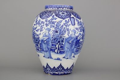 Grand vase en faïence de Delft, bleu et blanc avec chinoiserie, 18e
