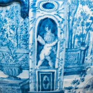 Grand vase en faïence de Delft en bleu et blanc à décor d'un manoir, 1er quart du 18ème — photo 11