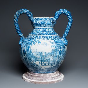 Grand vase en faïence de Delft en bleu et blanc à décor d'un manoir, 1er quart du 18ème — photo 4