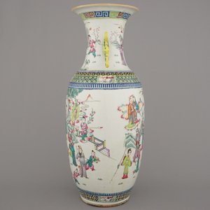 Grand vase en porcelaine de Chine à décor de scènes de jardin, 19e — photo 3