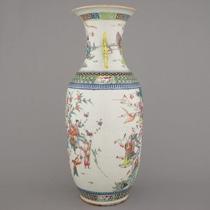 Grand vase en porcelaine de Chine à décor de scènes de jardin, 19e — photo 5