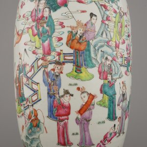 Grand vase en porcelaine de Chine à décor de scènes de jardin, 19e — photo 8