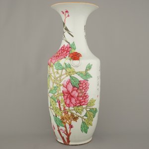 Grand vase en porcelaine de Chine à décor d'oiseaux et de branches florales, 19e — photo 3
