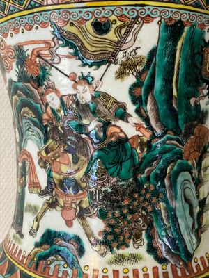 Grand vase en porcelaine de Chine famille verte à décor d'une scène de guerre, 19ème — photo 5