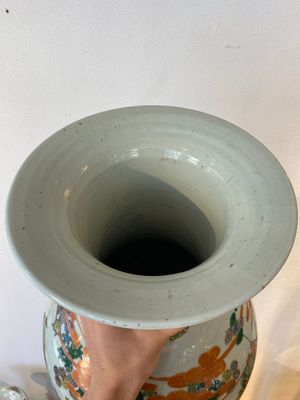 Grand vase en porcelaine de Chine famille verte à sujet narratif, marque de Kangxi, 19ème — photo 9