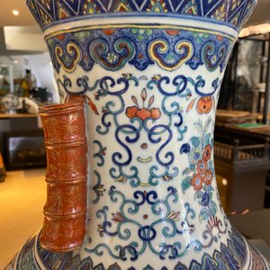 Grand vase 'hu' en porcelaine de Chine doucai, marque de Qianlong, 19ème — photo 14