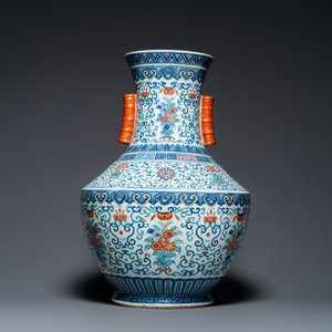 Grand vase 'hu' en porcelaine de Chine doucai, marque de Qianlong, 19ème — photo 3