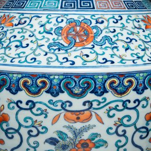 Grand vase 'hu' en porcelaine de Chine doucai, marque de Qianlong, 19ème — photo 7