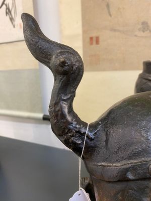 Grand vase 'touhu' en bronze en forme de lion, Chine, Ming — photo 14