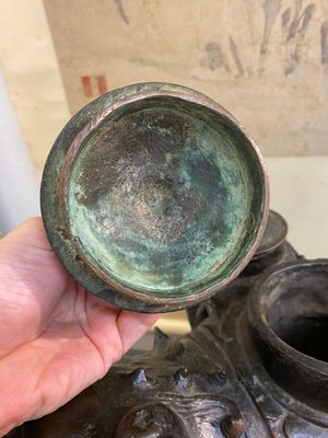 Grand vase 'touhu' en bronze en forme de lion, Chine, Ming — photo 7