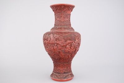 Grand vase yenyen chinois sculpté, avec laque vermillon, 18e-19e