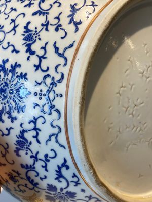 Grande boîte ronde couverte en porcelaine de Chine à décor de lotus en émail bleu, marque et époque de Guangxu — photo 23