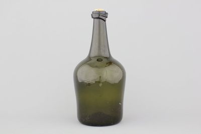 Grande bouteille verte à vin soufflée à la main, 18e