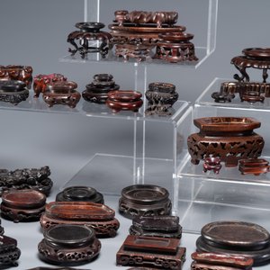 Grande collection de 137 petits socles variés en bois, Chine, 19/20ème — photo 11