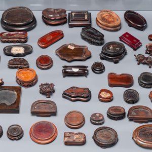Grande collection de 137 petits socles variés en bois, Chine, 19/20ème — photo 4