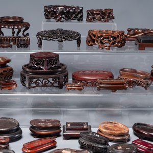 Grande collection de 137 petits socles variés en bois, Chine, 19/20ème — photo 10