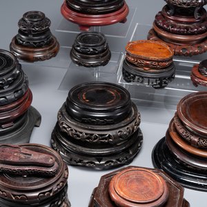 Grande collection de 54 socles variés en bois, Chine, 19/20ème — photo 3