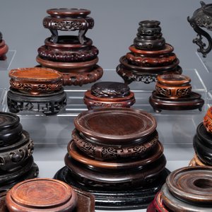 Grande collection de 54 socles variés en bois, Chine, 19/20ème — photo 5