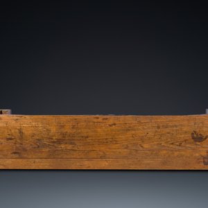 Grande console de type 'tiaoan' en bois d'orme à décor géométrique, Chine, 19/20ème — photo 6
