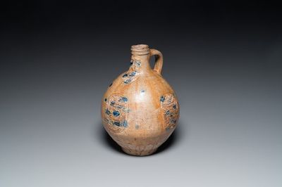 Grande cruche bellarmine en grès aux tâches en bleu de cobalt, Cologne ou Raeren, vers 1600