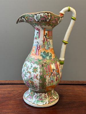 Grande et rare aiguière en porcelaine de Chine famille rose de Canton, 19ème — photo 1