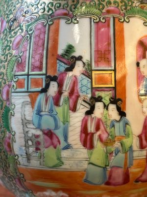 Grande et rare aiguière en porcelaine de Chine famille rose de Canton, 19ème — photo 6